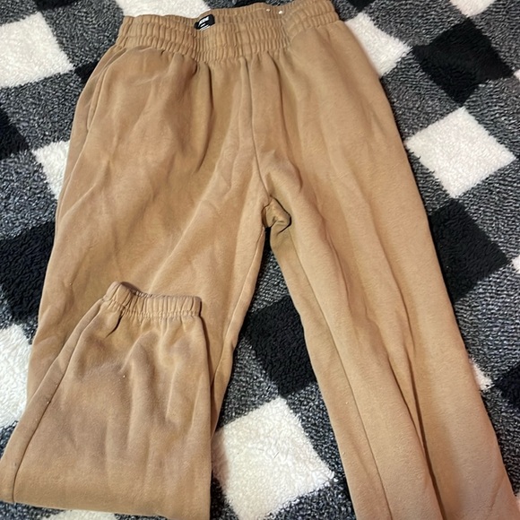 Beige sweats - Picture 1 of 2